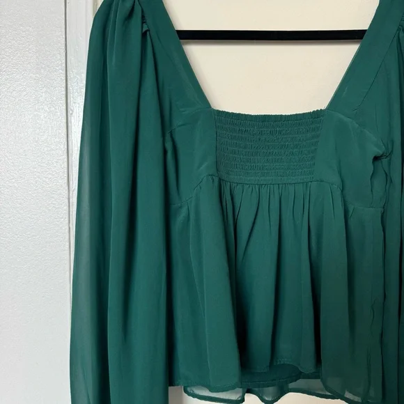 ❌ SOLD ❌ Abercrombie & Fitch Green Top with Sheer Sleeves - Picture 7 of 7